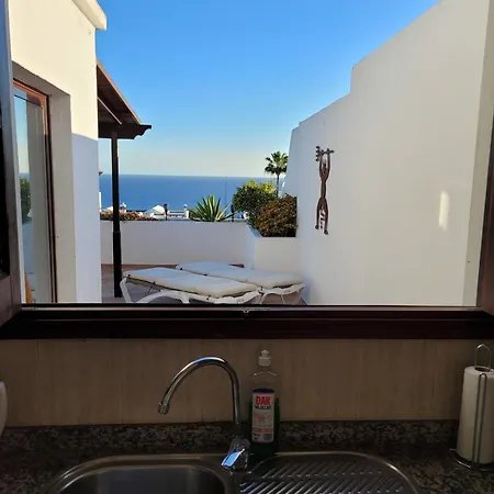 25 Apartment *