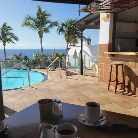 25 * Puerto del Carmen (Lanzarote)